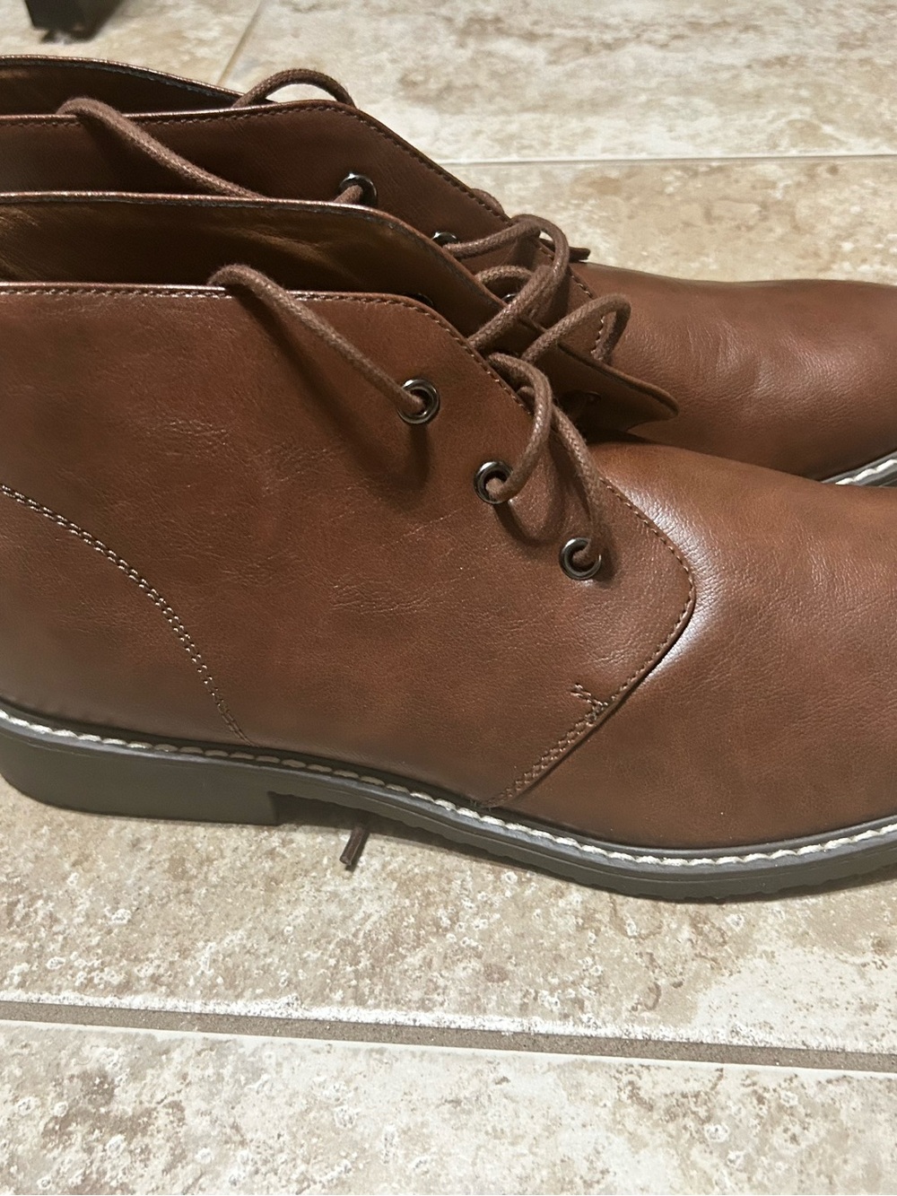 GUESS Men's Tan Brown Lace-Up Chukka Boots